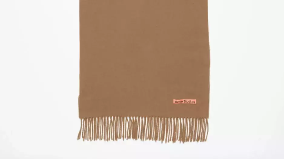 Kousky v barvě Mocha Mousse Kousky v barvě Mocha Mousse