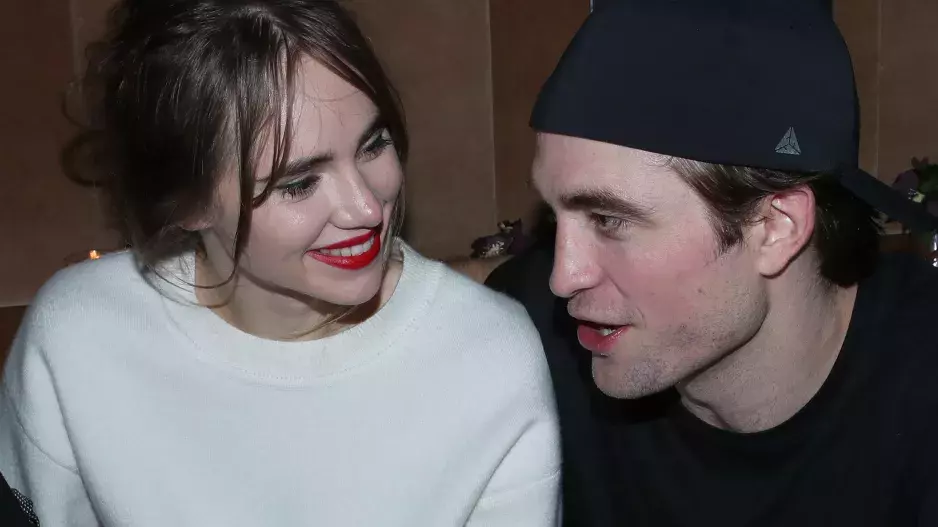 Suki Waterhouse a Robert Pattinson