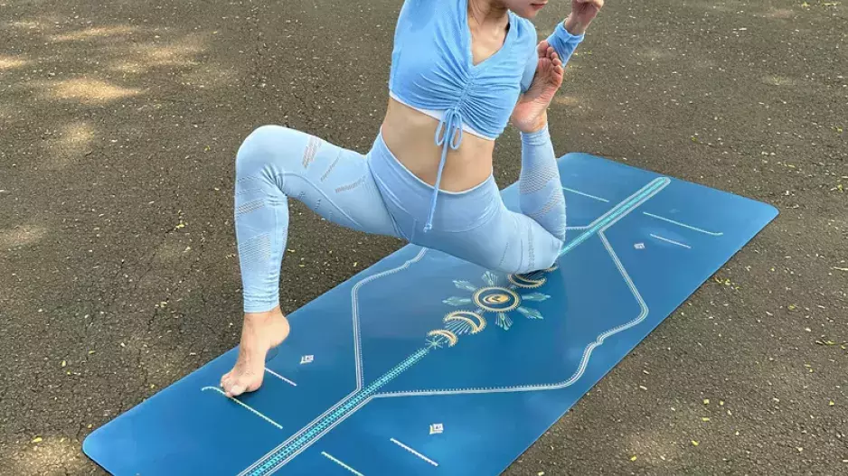 Liforme Cosmic Moon Yoga Mat Liforme Cosmic Moon Yoga Mat