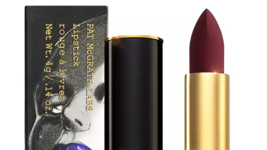 Tmavě rudá rtěnka Tmavě rudá rtěnka