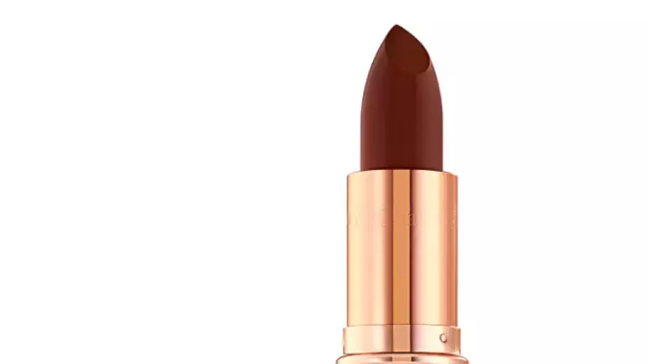 Tmavě rudá rtěnka Tmavě rudá rtěnka