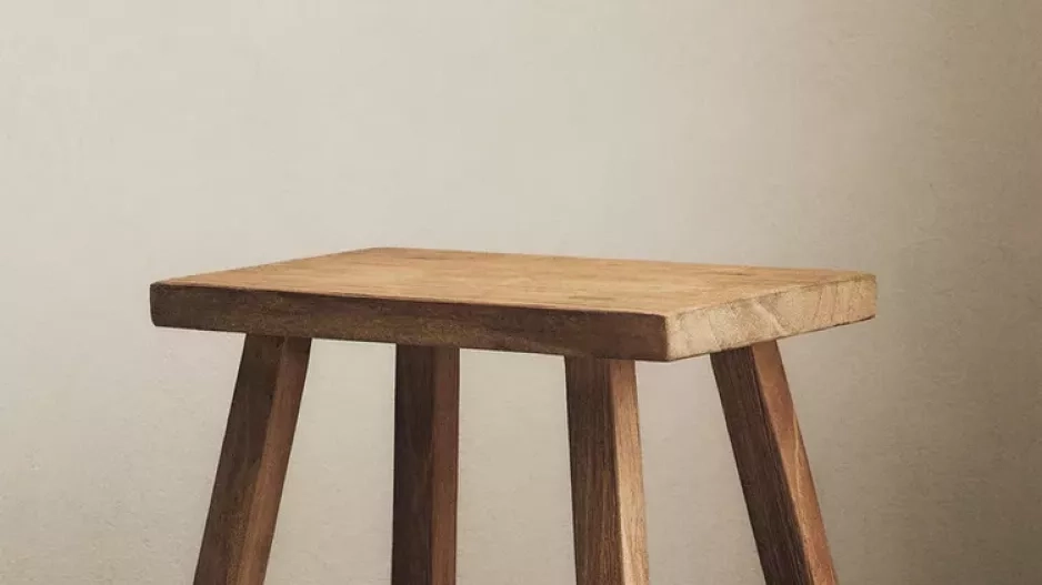 Dřevěná stolička z jilmu Dřevěná stolička z jilmu