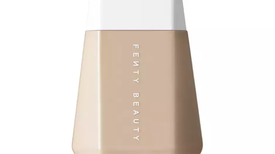 Eaze Drop Blurring Skin Tint, Fenty Beauty, Sephora, 970 Kč Eaze Drop Blurring Skin Tint, Fenty Beauty, Sephora, 970 Kč