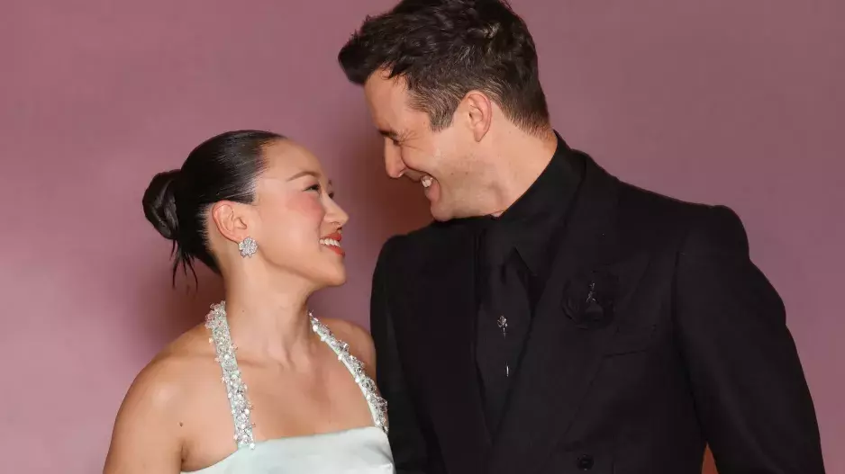 Luke Thompson a Yerin Ha Luke Thompson a Yerin Ha